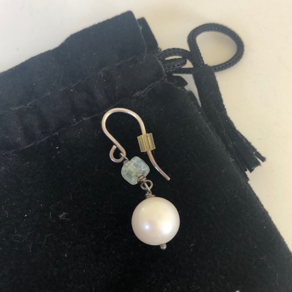Beautiful pearl drop earrings to go with anything & everything - Picture 5 of 7